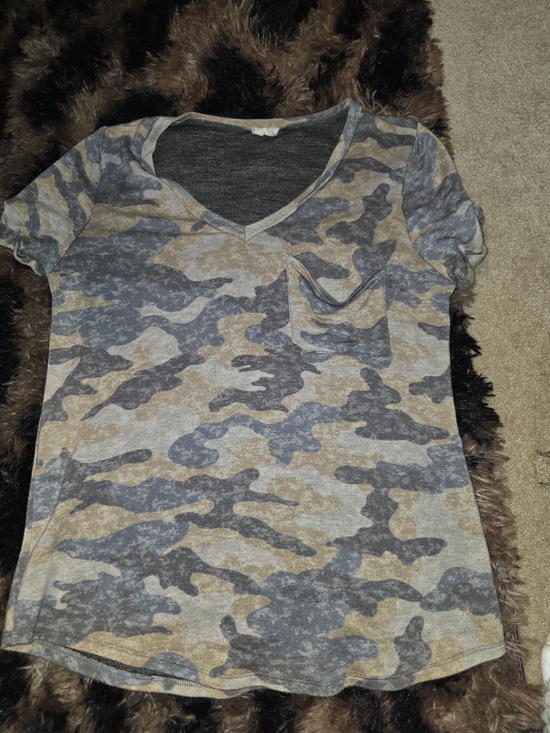 Lovely Melody Tops - Lovely Melody Camo V-Neck Pocket Tee - Gray & Tan